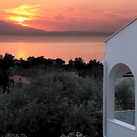 فندق Louloudis Fresh-adults Only 3*